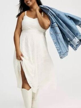 Torrid White Lace Midi Dress (size 3)